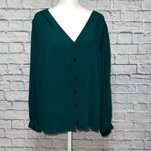 Eloquii Tops - Eloquii green blouse button front‎
